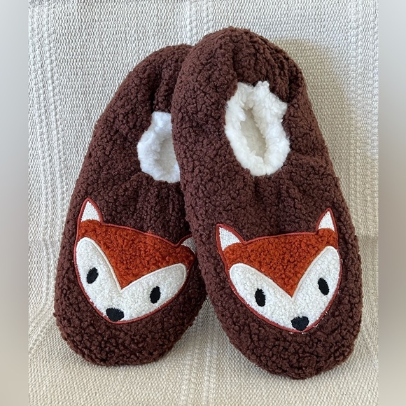 Shoes - Slippers Socks. Size: 7-9.5 Color: Brown